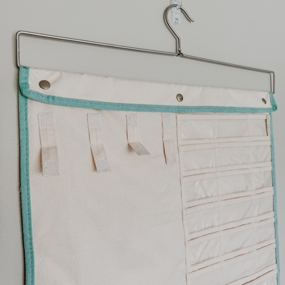 REAL SIMPLE Hanging‎ Jewelry Organizer Storage & Roll Up Travel Jewelry Pouch - Picture 4 of 16